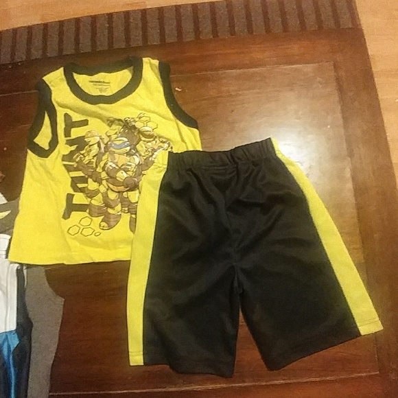 Outfit - Picture 1 of 1